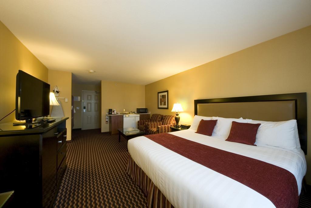 Ramada By Wyndham Surrey/Langley Hotel Eksteriør billede