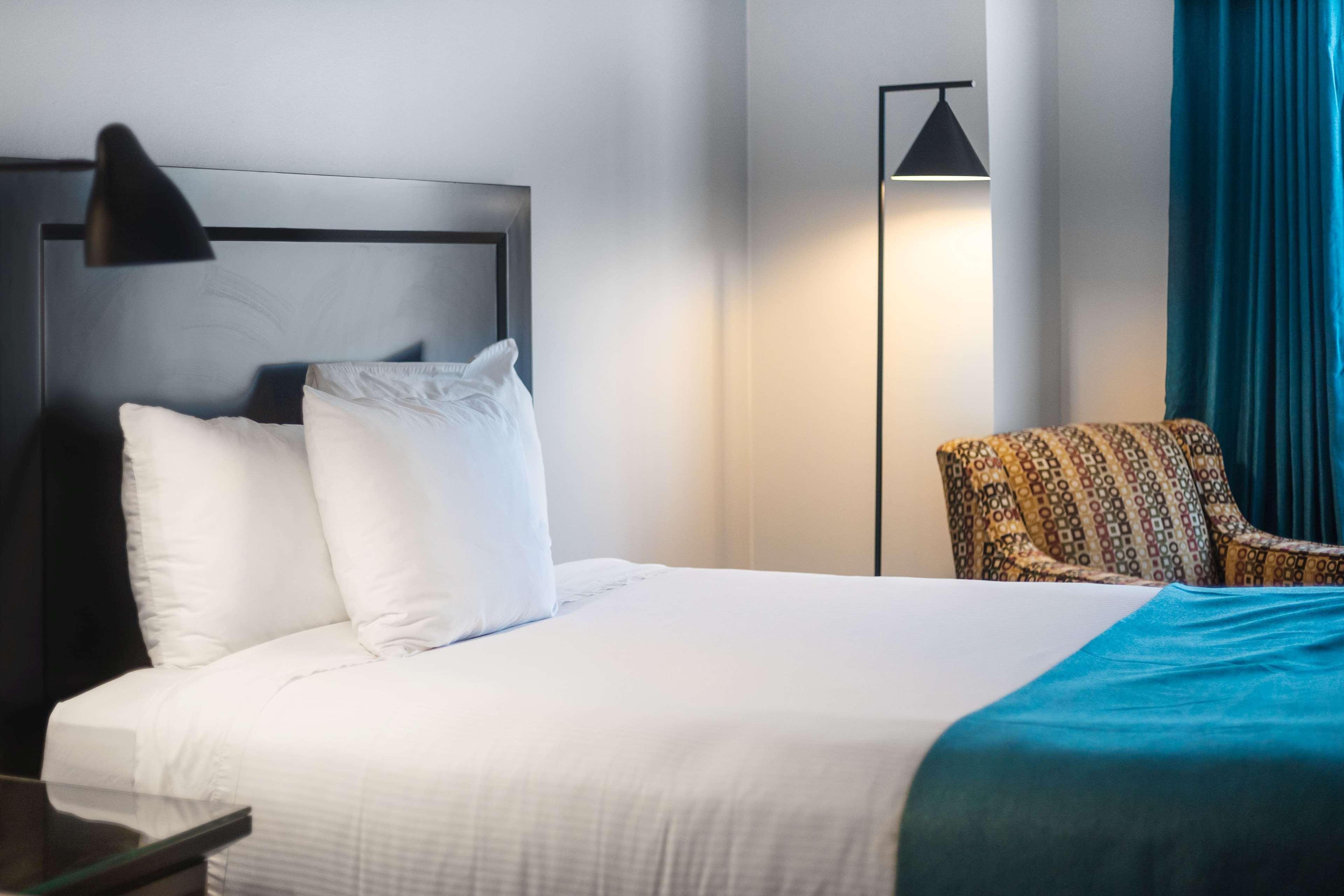 Ramada By Wyndham Surrey/Langley Hotel Eksteriør billede