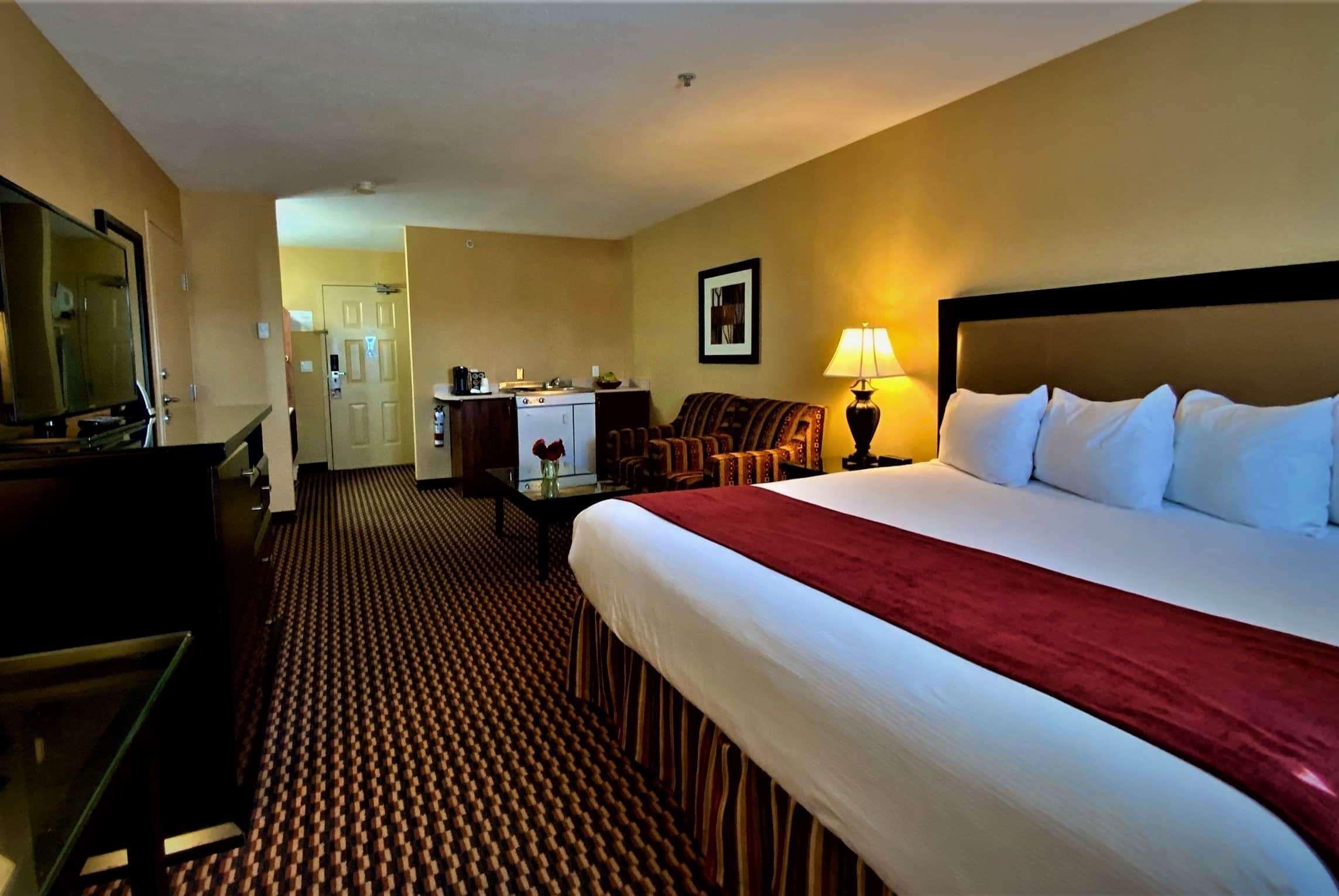 Ramada By Wyndham Surrey/Langley Hotel Eksteriør billede
