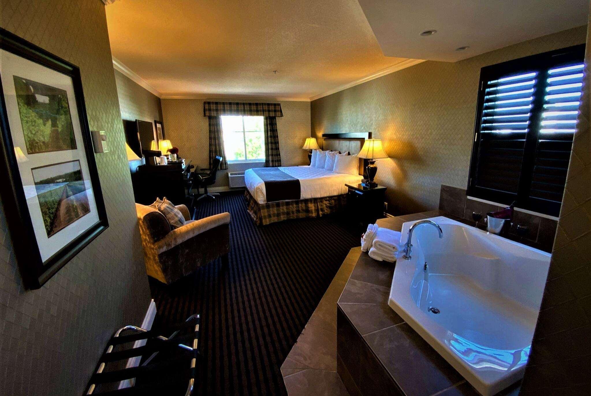Ramada By Wyndham Surrey/Langley Hotel Eksteriør billede
