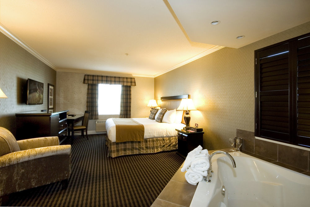 Ramada By Wyndham Surrey/Langley Hotel Eksteriør billede
