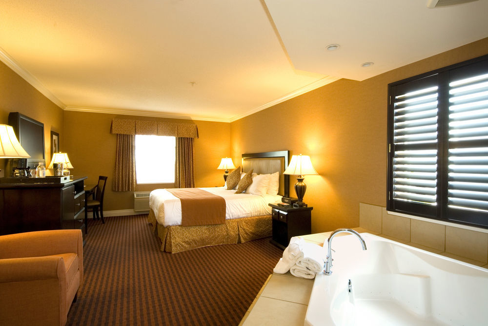 Ramada By Wyndham Surrey/Langley Hotel Eksteriør billede