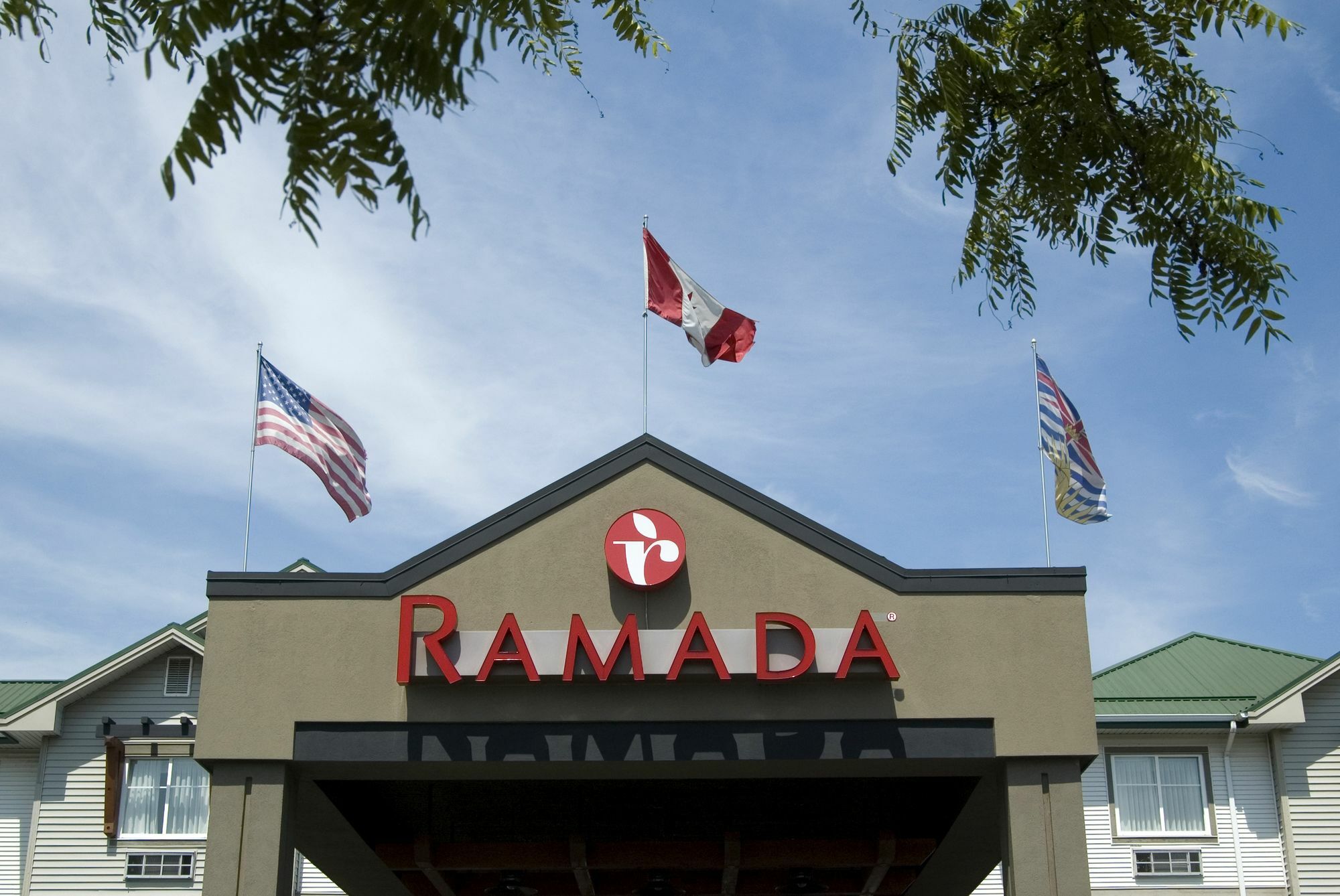 Ramada By Wyndham Surrey/Langley Hotel Eksteriør billede
